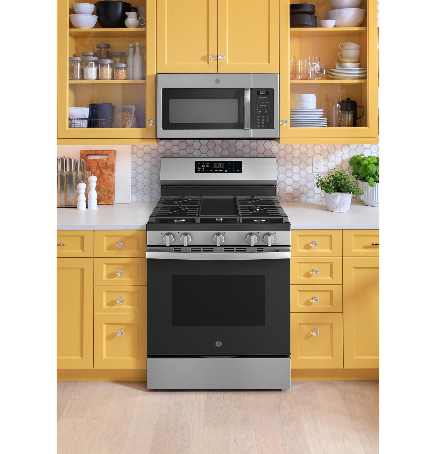 Ge Appliances GGF600AVSS Ge® 30" Free-Standing Gas Convection Range With No Preheat Air Fry And Easywash&#8482; Oven Tray