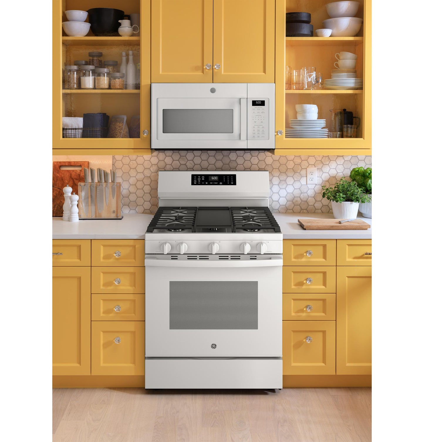 Ge Appliances GGF600AVWW Ge® 30" Free-Standing Gas Convection Range With No Preheat Air Fry And Easywash&#8482; Oven Tray