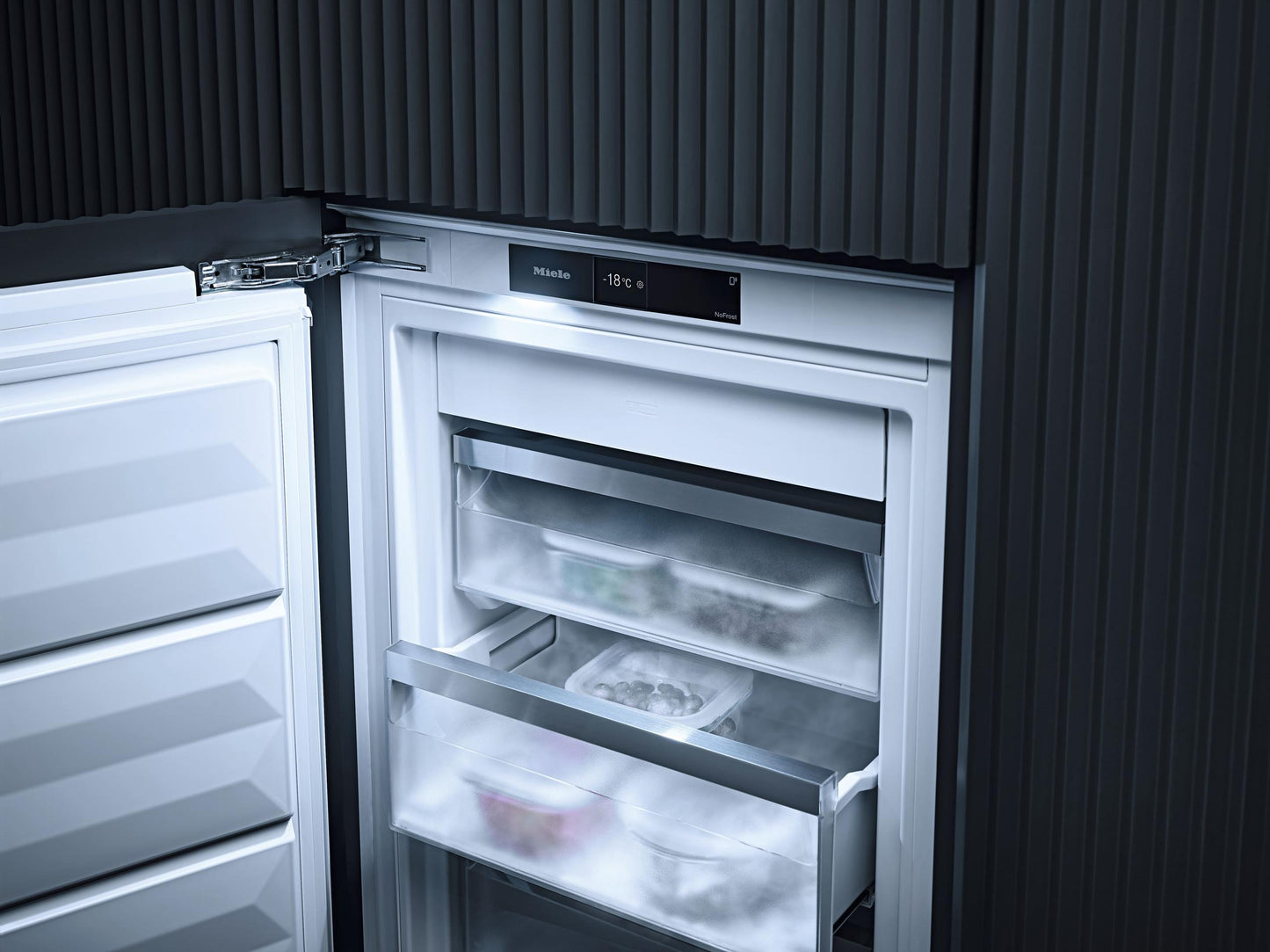 Miele FNS7794E Fns 7794 E - Perfectcool Freezer With Nofrost And 8 Freezer Drawers On Telescopic Runners For Max. Convenience.