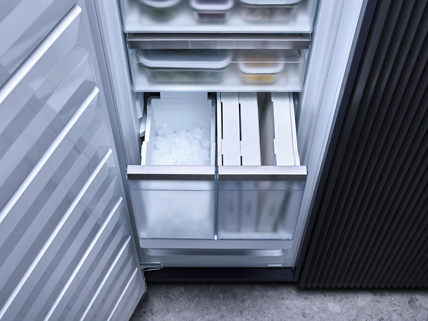 Miele FNS7794E Fns 7794 E - Perfectcool Freezer With Nofrost And 8 Freezer Drawers On Telescopic Runners For Max. Convenience.