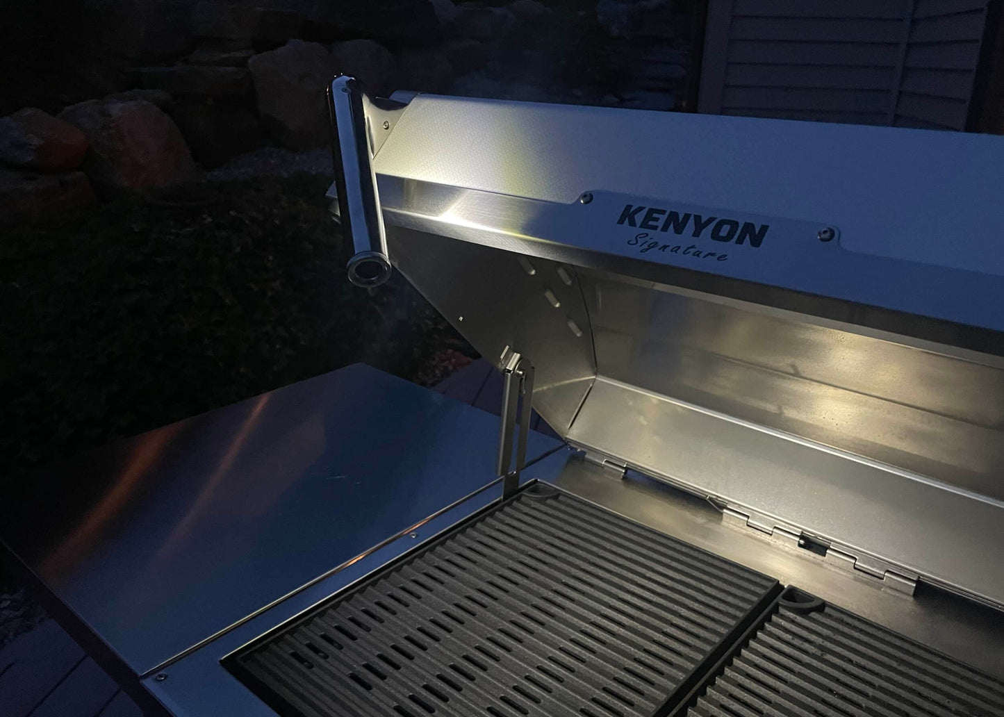 Kenyon C70429WCF Signature Grill + Stand