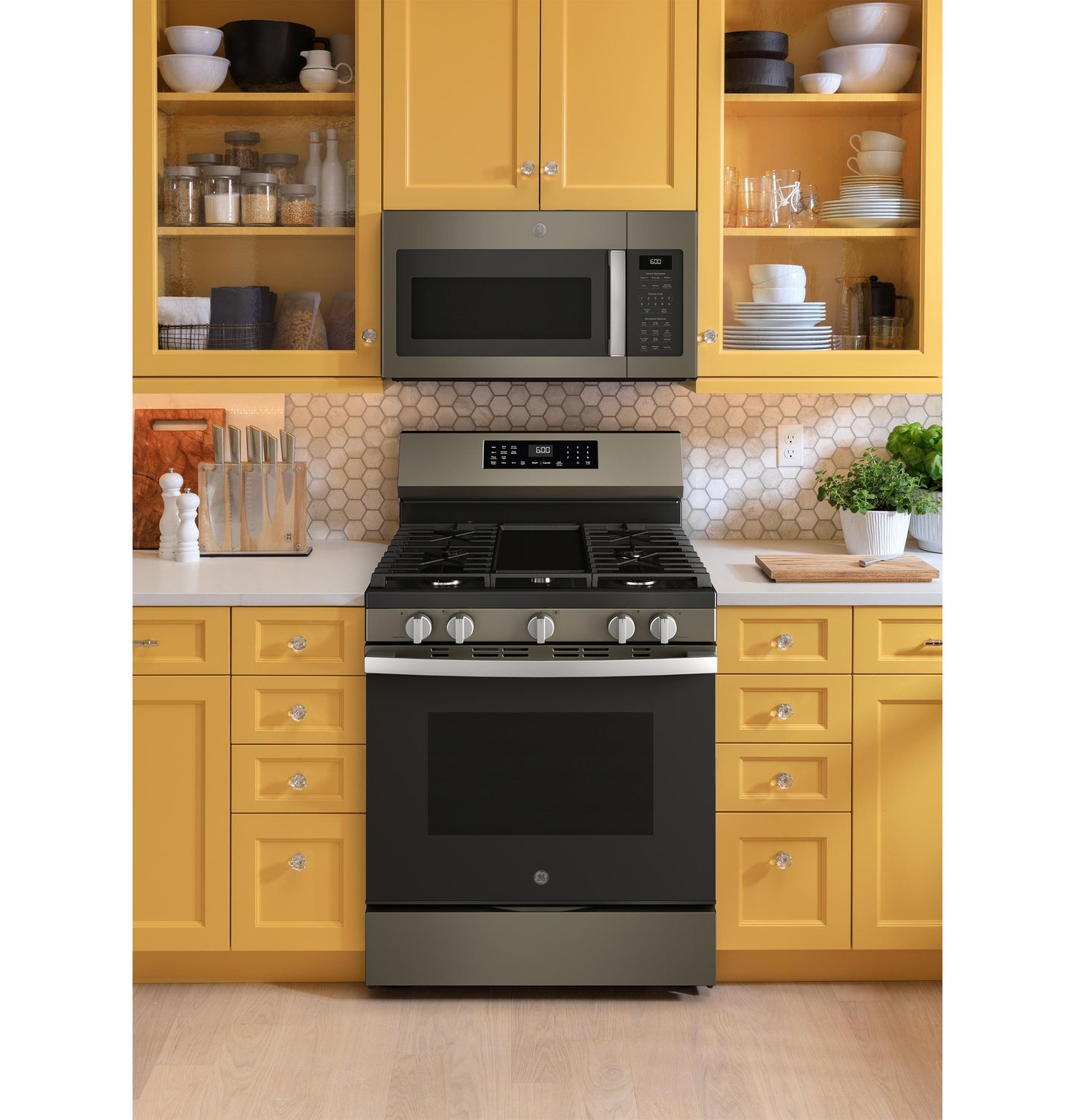 Ge Appliances GGF600AVES Ge® 30" Free-Standing Gas Convection Range With No Preheat Air Fry And Easywash&#8482; Oven Tray