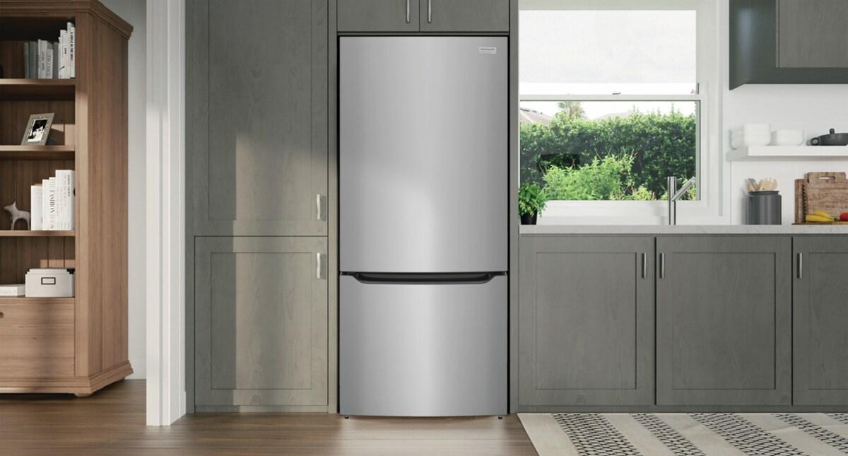 Frigidaire GRBN2012AF Frigidaire Gallery 20.3 Cu. Ft. Standard-Depth Bottom Freezer Refrigerator