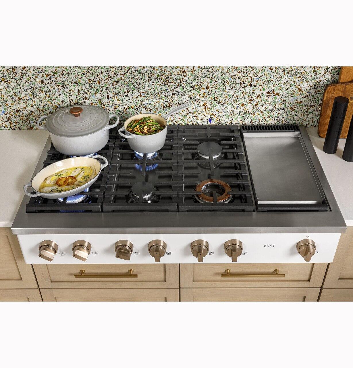 Cafe CGU486P3TD1 Café&#8482; 48" Commercial-Style Gas Rangetop With 6 Burners And Integrated Griddle (Natural Gas)