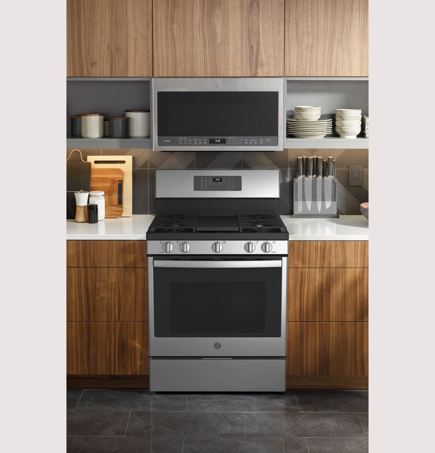 Ge Appliances PGB935YPFS Ge Profile&#8482; Smart 30" Free-Standing Self Clean Gas Fingerprint Resistant Range With No Preheat Air Fry