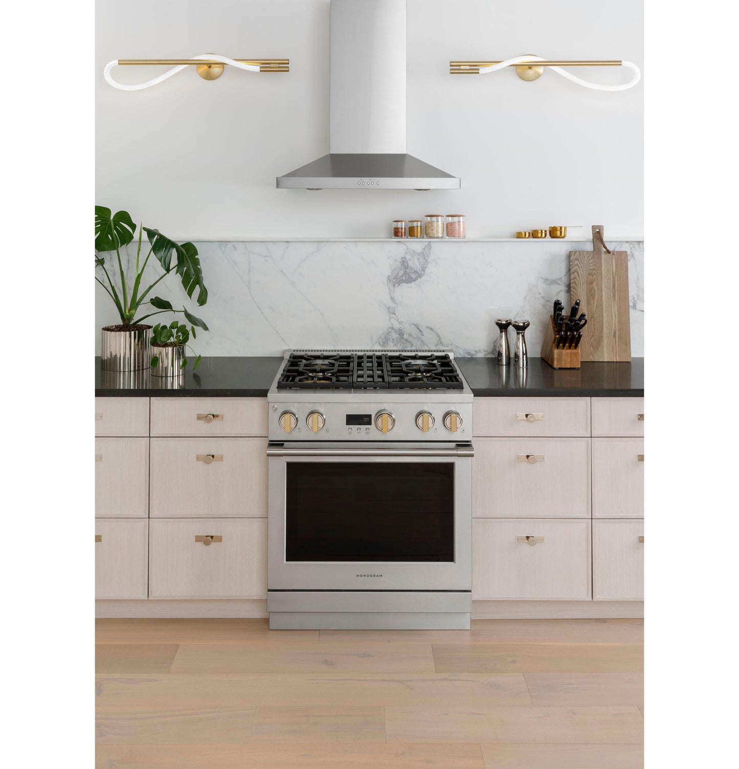 Monogram ZGP304NTSS Monogram 30" All Gas Professional Range With 4 Burners (Natural Gas)