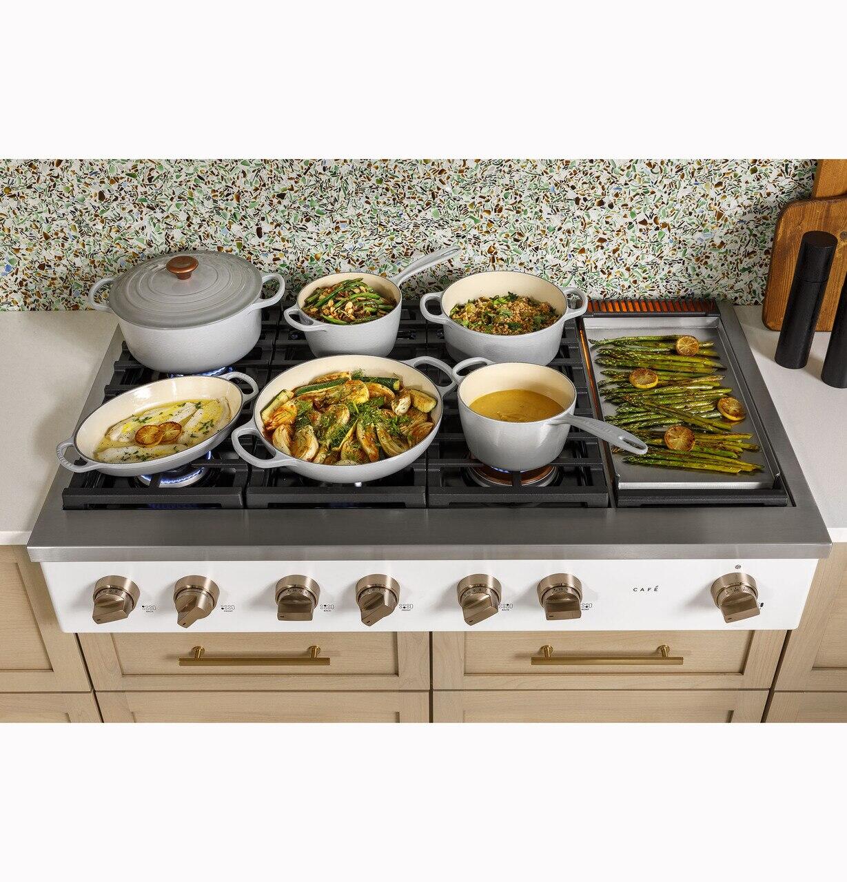 Cafe CGU486P3TD1 Café&#8482; 48" Commercial-Style Gas Rangetop With 6 Burners And Integrated Griddle (Natural Gas)