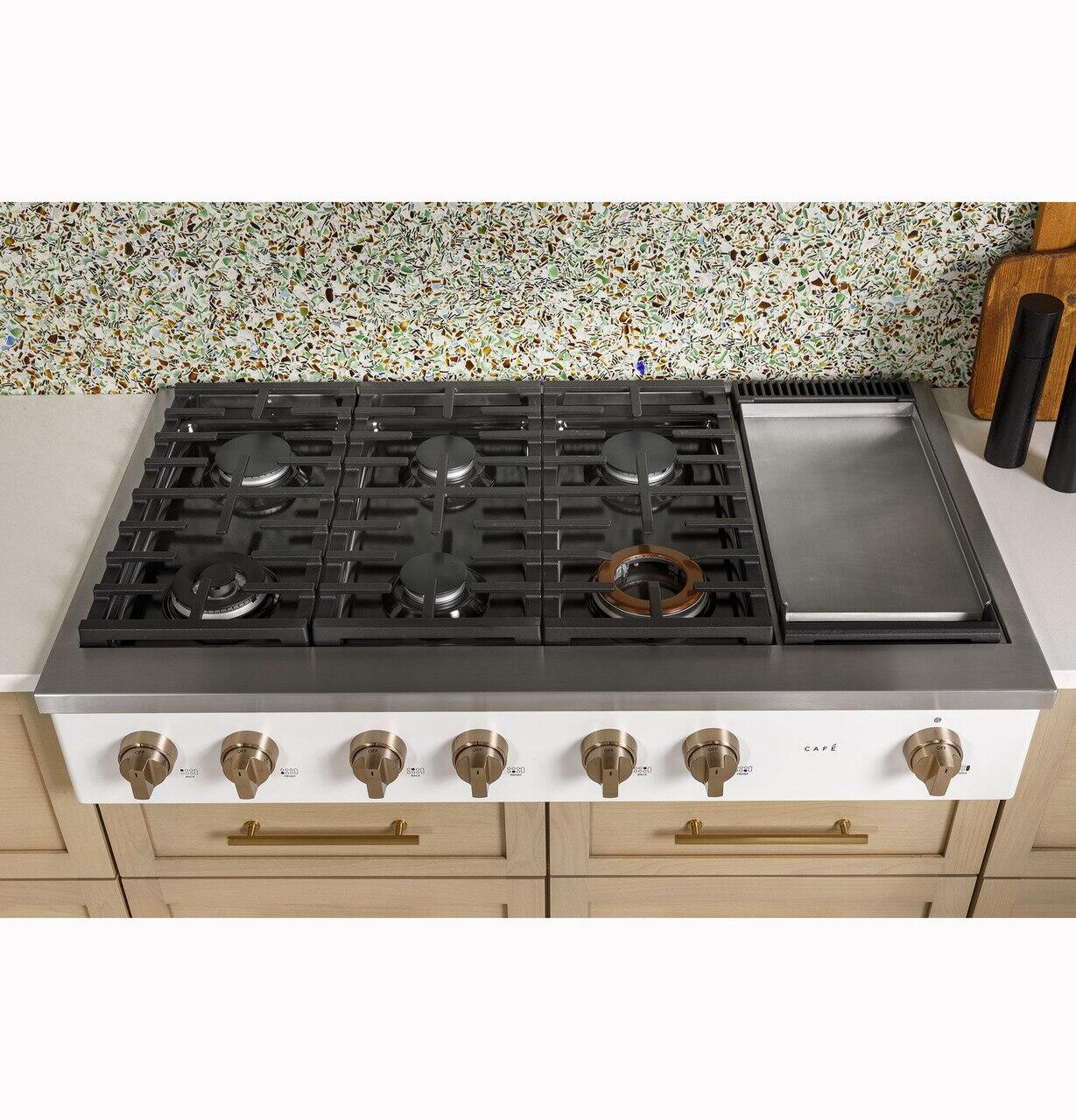 Cafe CGU486P3TD1 Café&#8482; 48" Commercial-Style Gas Rangetop With 6 Burners And Integrated Griddle (Natural Gas)