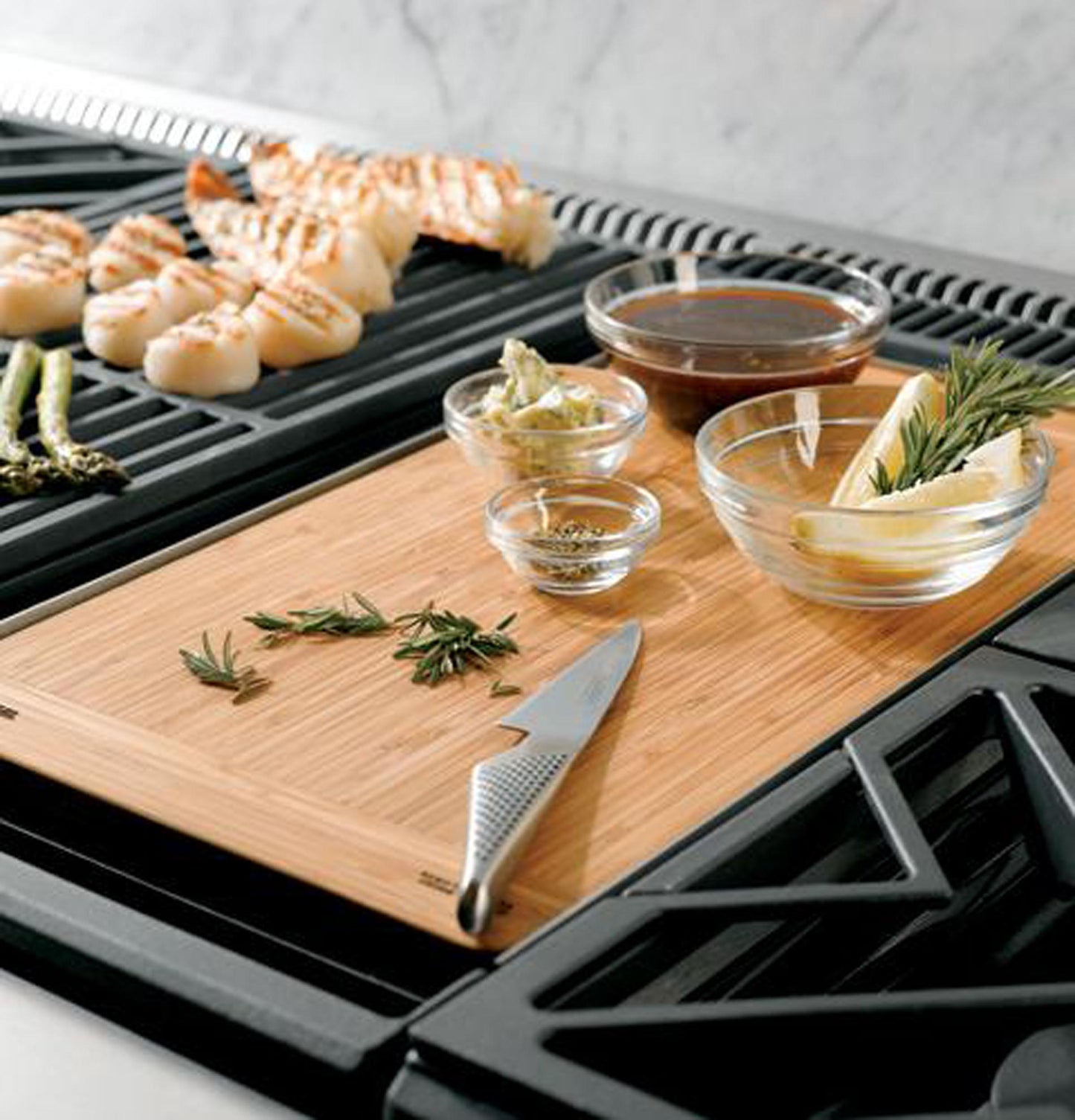 Monogram ZGU486NDPSS Monogram 48" Professional Gas Rangetop With 6 Burners And Griddle (Natural Gas)
