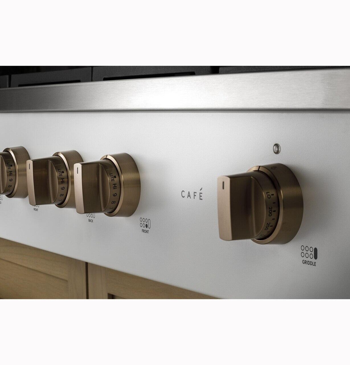 Cafe CGU486P3TD1 Café&#8482; 48" Commercial-Style Gas Rangetop With 6 Burners And Integrated Griddle (Natural Gas)