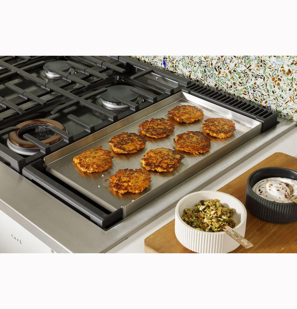 Cafe CGU486P3TD1 Café&#8482; 48" Commercial-Style Gas Rangetop With 6 Burners And Integrated Griddle (Natural Gas)