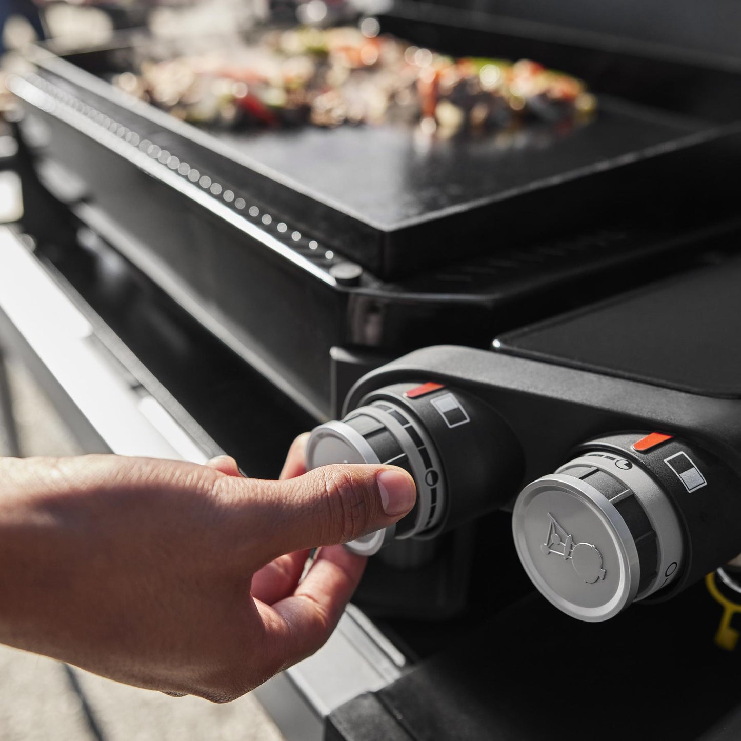 Weber 1500013 Slate&#8482; 30" Rust-Resistant Griddle With Extendable Side Table - Black