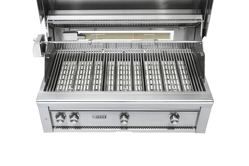 Lynx L42R3LP 42" Lynx Professional Built In Grill With 3 Ceramic Burners And Rotisserie, Lp