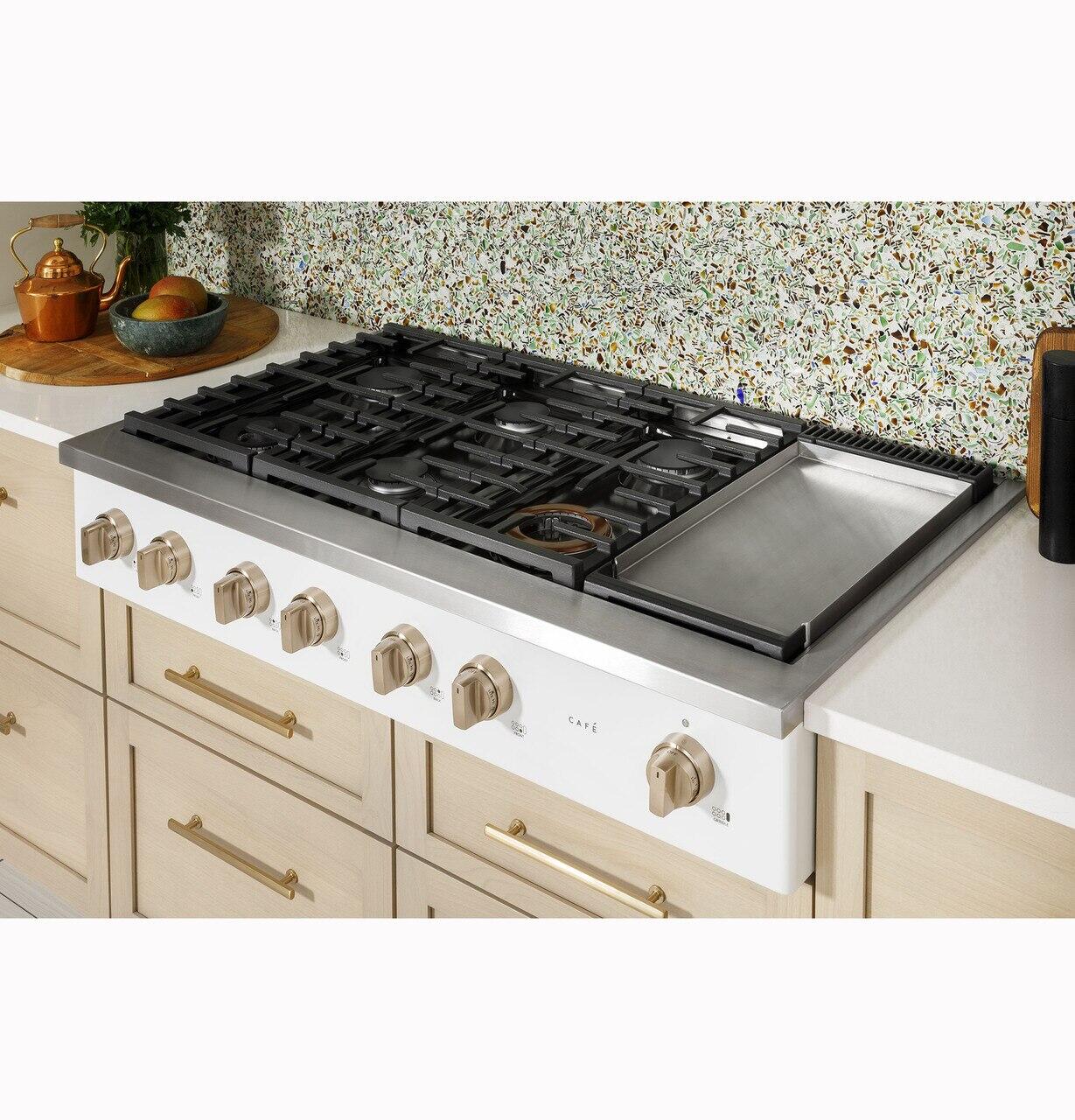 Cafe CGU486P3TD1 Café&#8482; 48" Commercial-Style Gas Rangetop With 6 Burners And Integrated Griddle (Natural Gas)