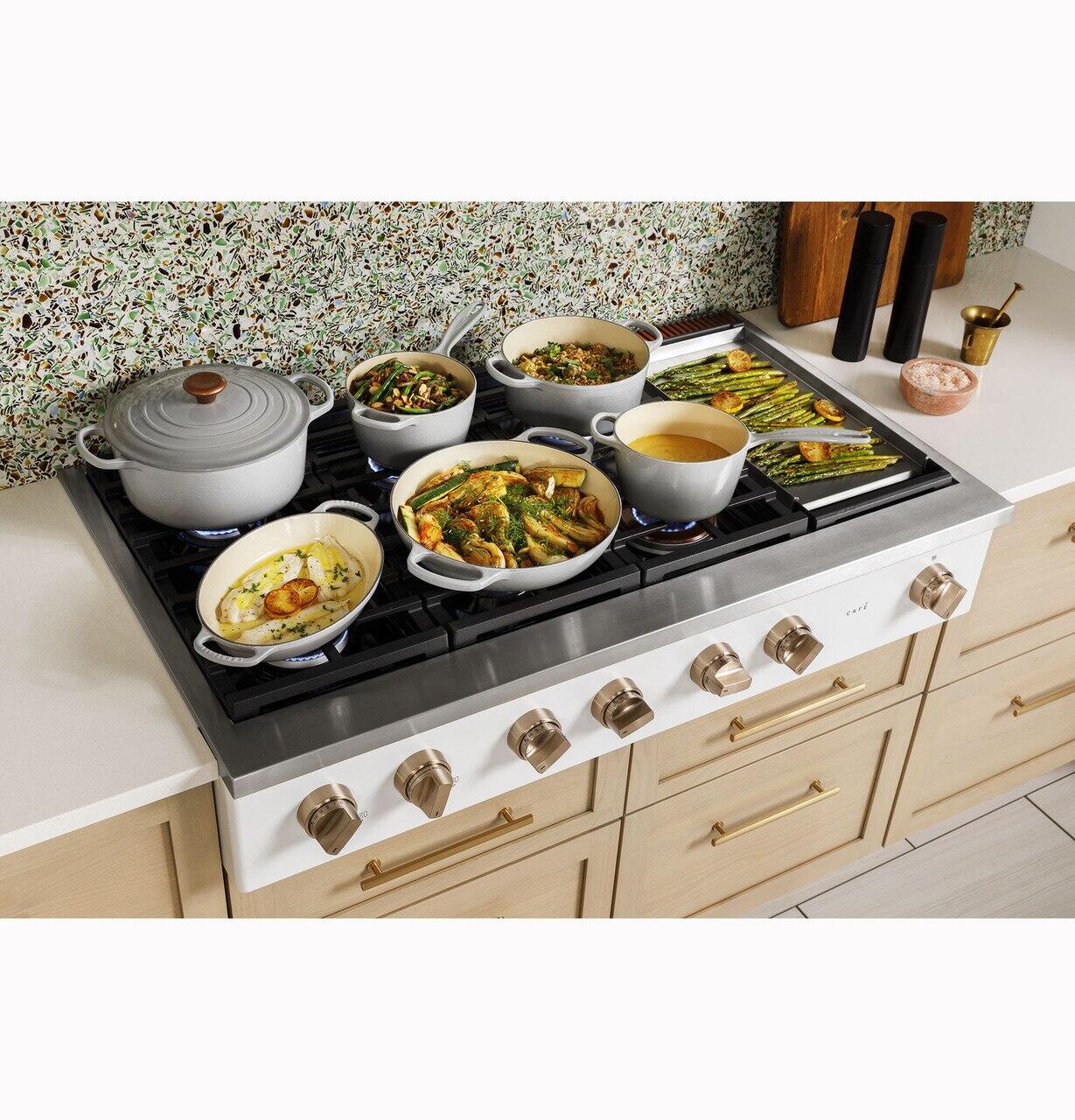 Cafe CGU486P3TD1 Café&#8482; 48" Commercial-Style Gas Rangetop With 6 Burners And Integrated Griddle (Natural Gas)