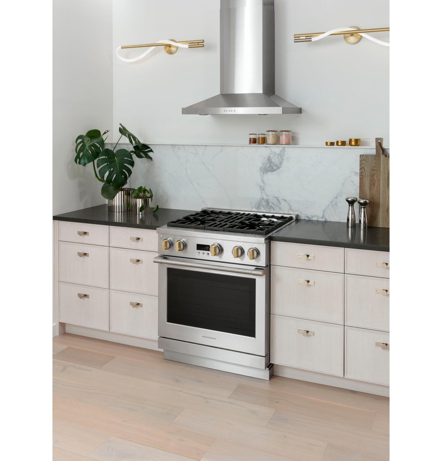 Monogram ZGP304NTSS Monogram 30" All Gas Professional Range With 4 Burners (Natural Gas)