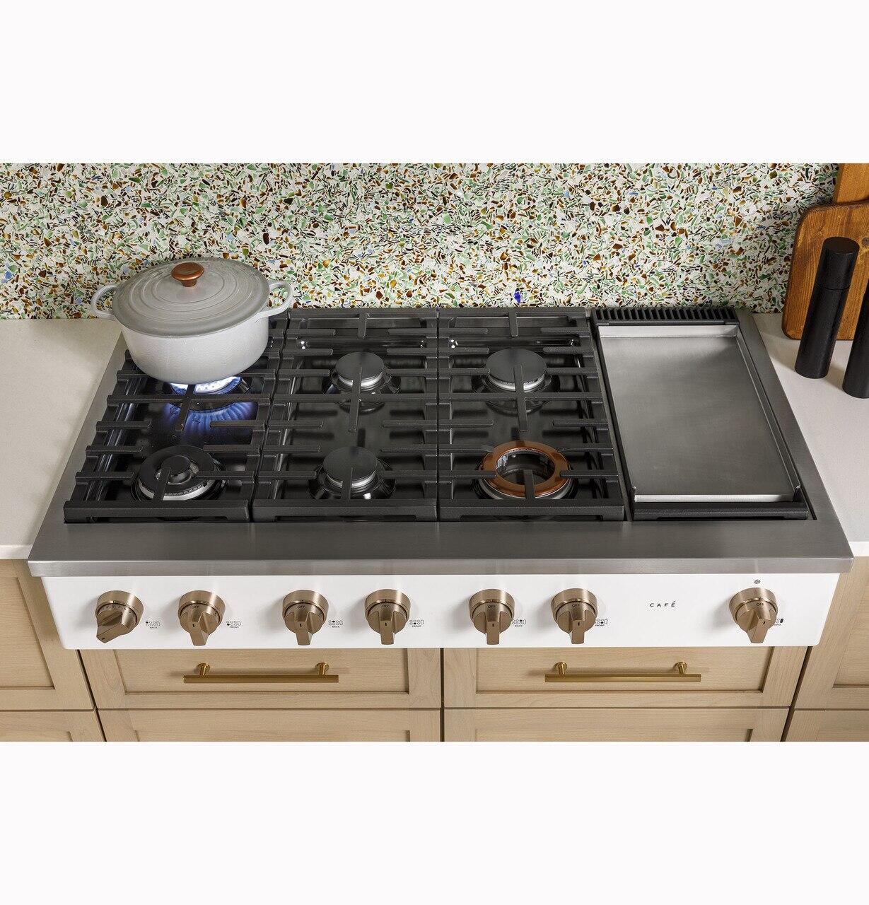 Cafe CGU486P3TD1 Café&#8482; 48" Commercial-Style Gas Rangetop With 6 Burners And Integrated Griddle (Natural Gas)